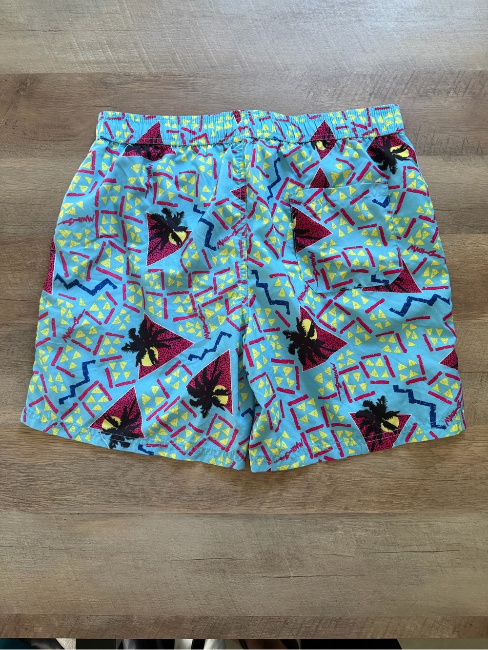 Maui and Sons Men’s Swim Shorts | Retro 80s Geometric Palm Print | Size Medium - Picture 4 of 4